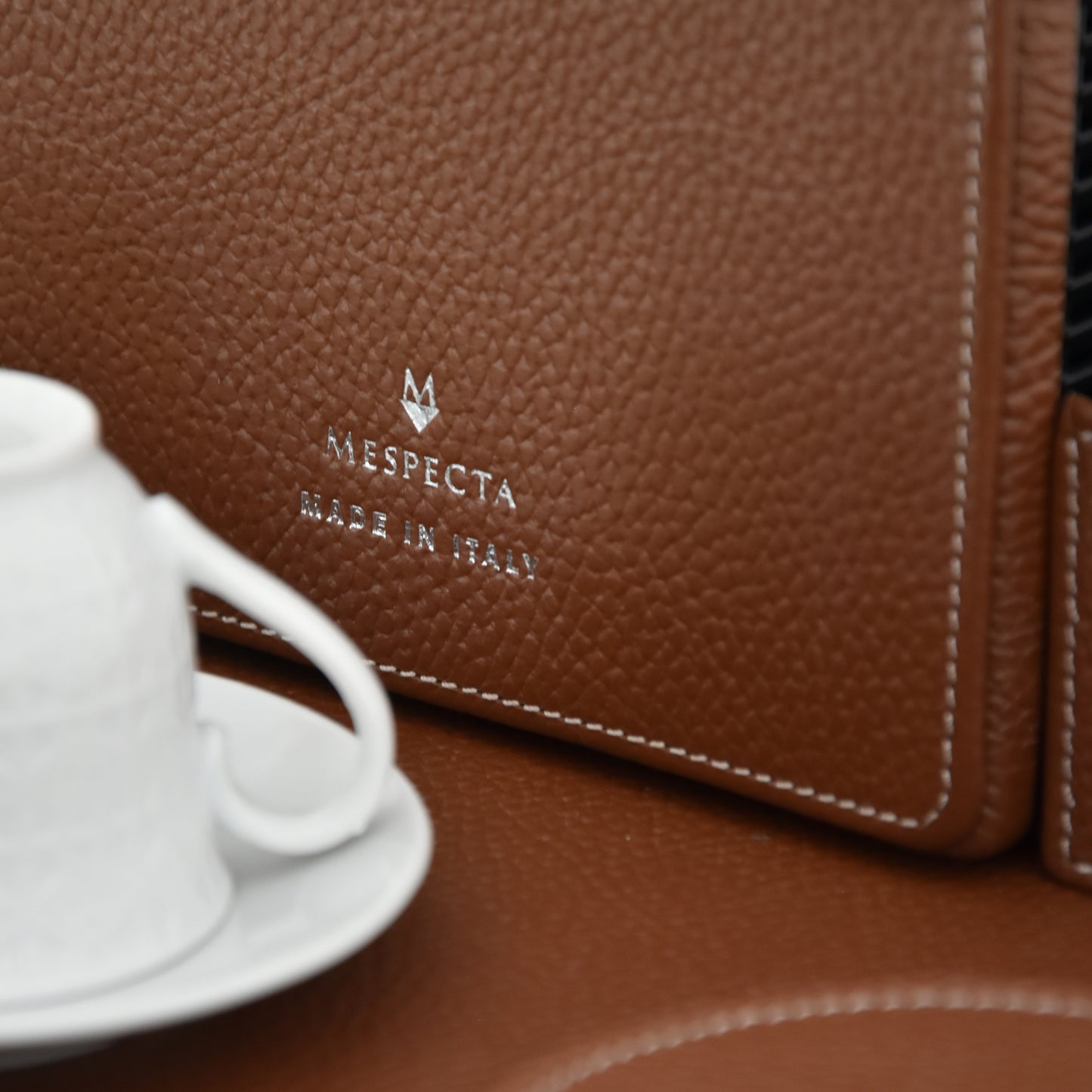 Postazione caffè Macchina Pixie Nespresso e Mobile su misura rivestito