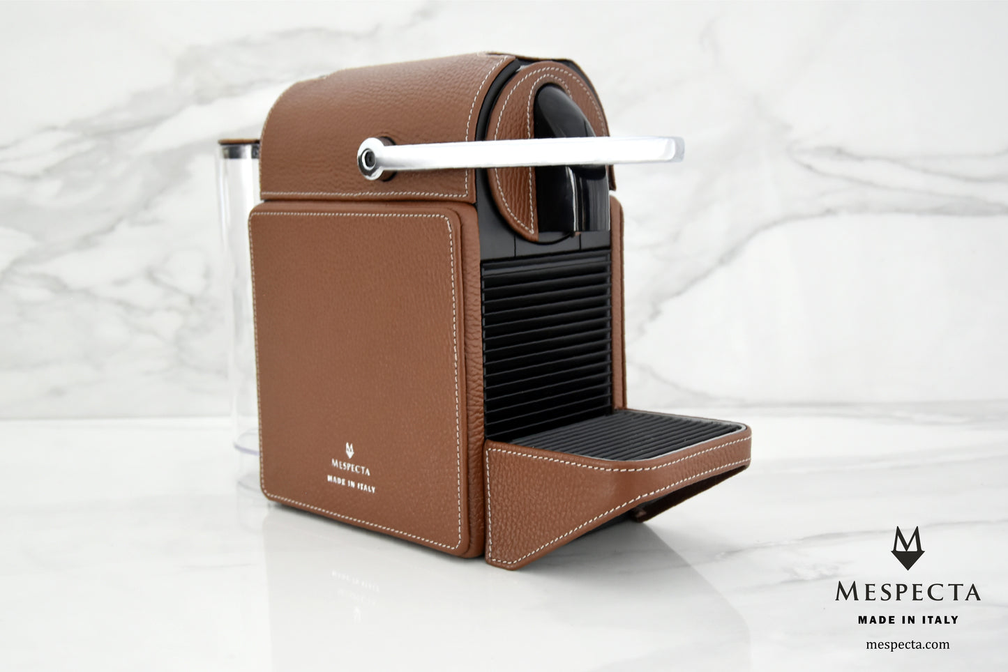 Postazione caffè Macchina Pixie Nespresso e Mobile su misura rivestito