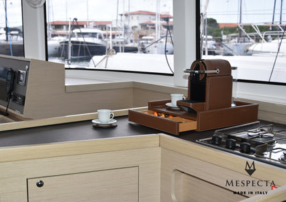 Postazione caffè Macchina Pixie Nespresso e Mobile su misura rivestito