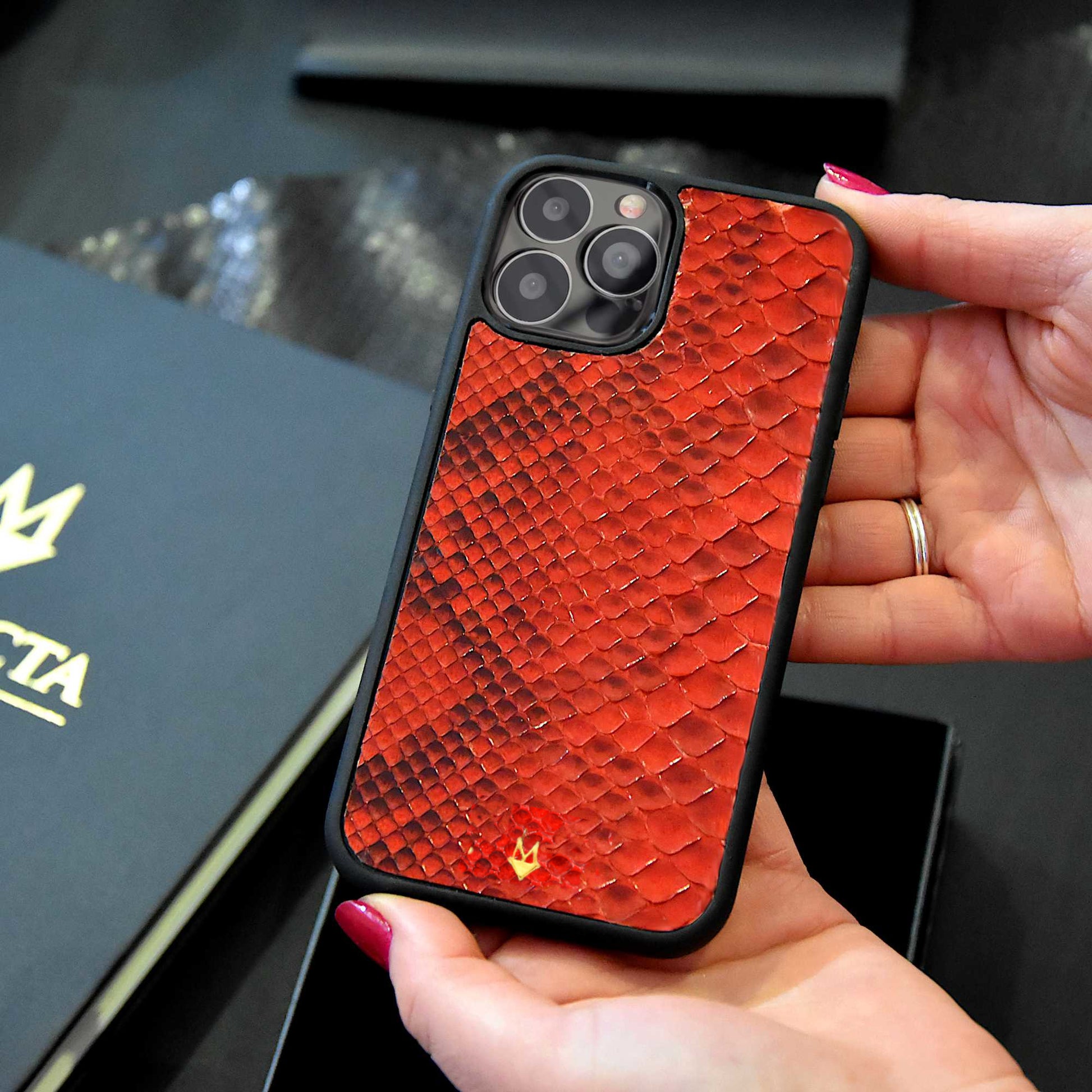 Cover iPhone 12/11 / XR in red python leather – MESPECTA Italia