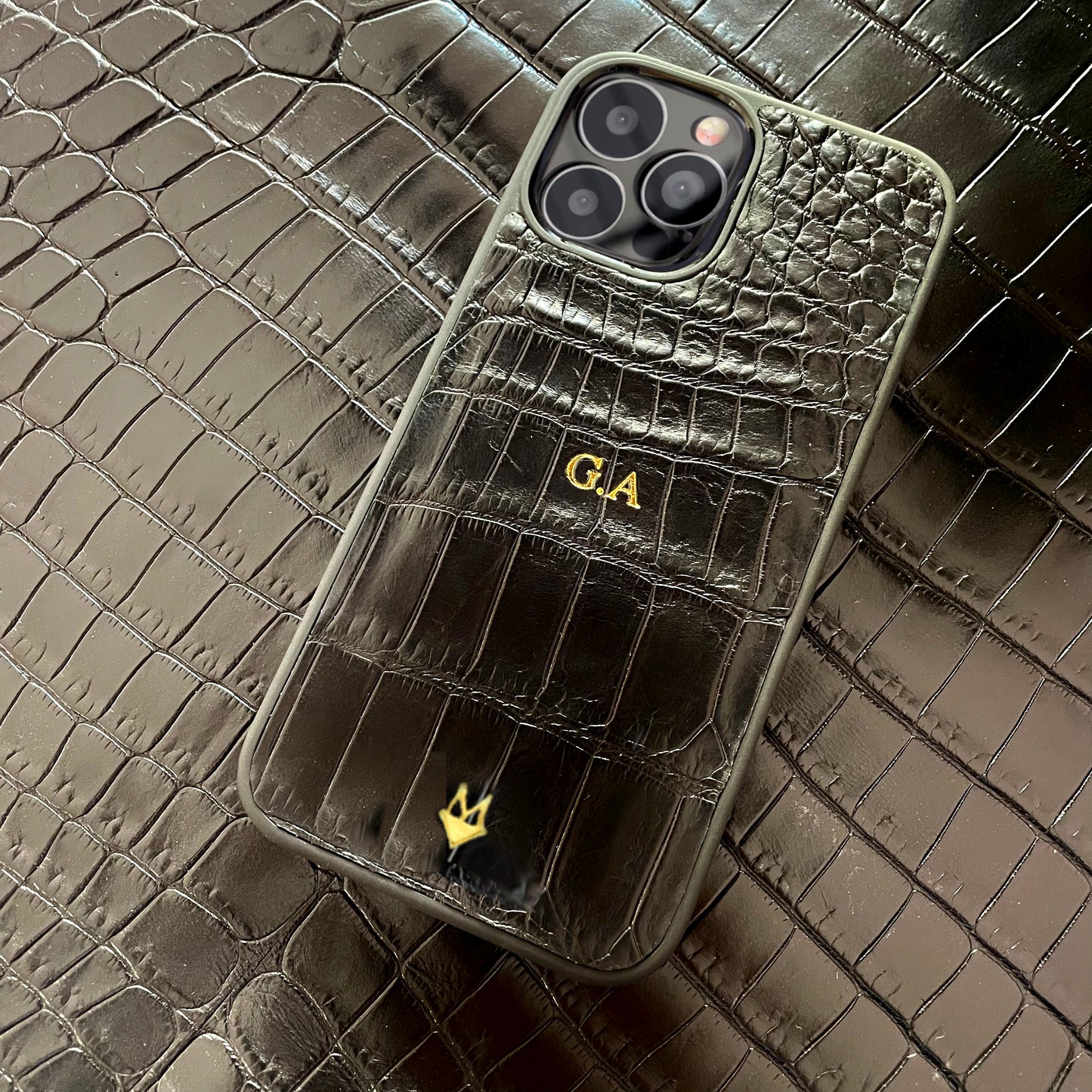 Phone case for iPhone 14/ 13/12/ 11/ XR in Black Crocodille skin